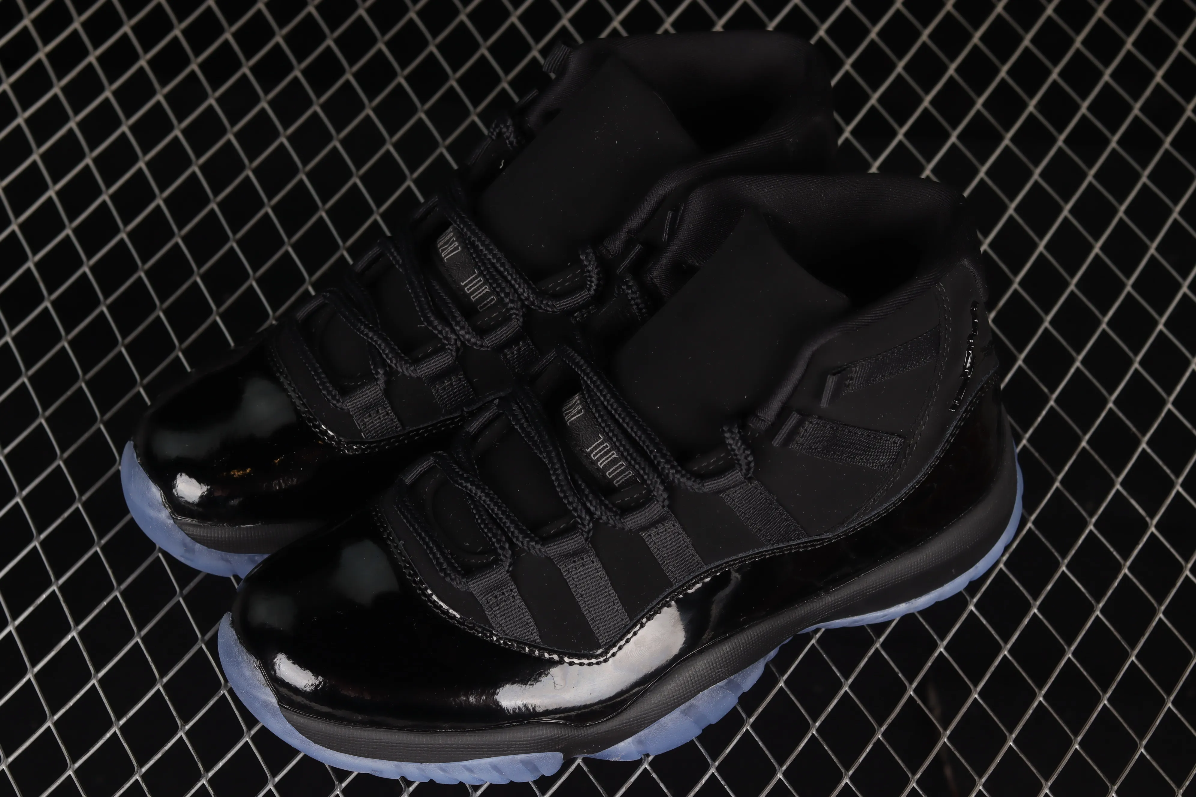 All categories Air Jordan Jordan series basketball shoes Air Jordan 11 #ZG version Air Jordan 11 "Cap and Gown" AJ11 Joe 11 Black Gamma Black Warrior Suede genuine carbon 378037-005